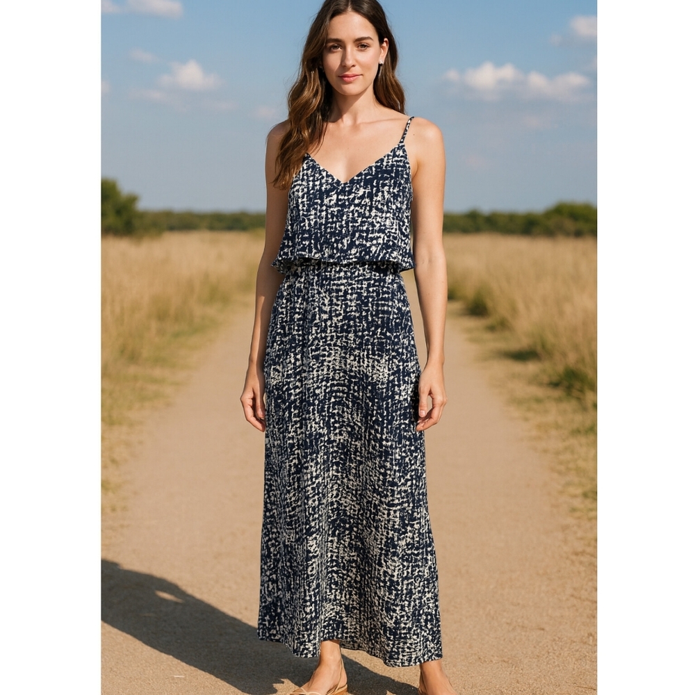 White House Black Market Zip-Back Maxi Dress – Sleek & Chic!